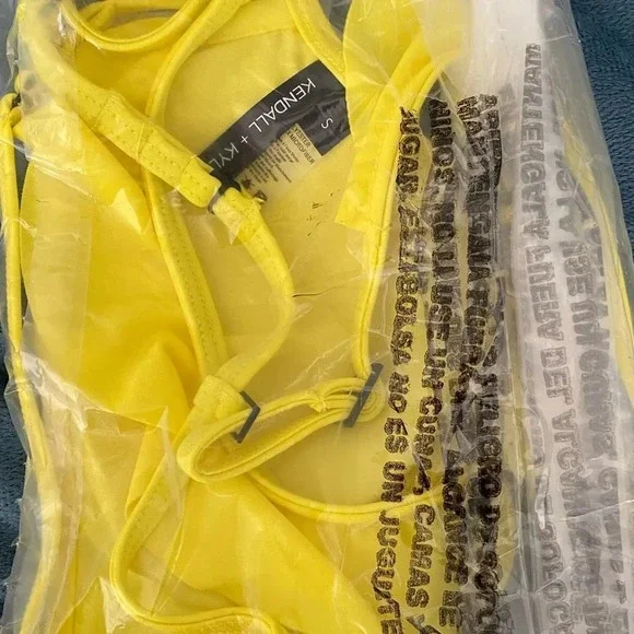 Kendall & Kylie Swimsuit Top NWT Size Small - Picture 3 of 4